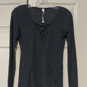 Alo Yoga Long Sleeve, Carcoal, Small